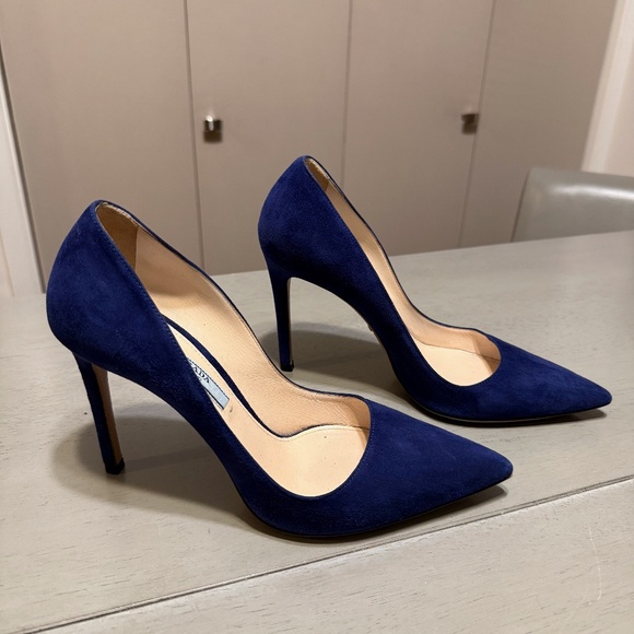 PRADA (37) Electric Suede Blue - Toe-Cleavage Pumps - Picture 3 of 7